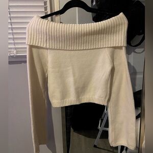 Off shoulder sweater. Not used. Size: M . Color: Cream / White